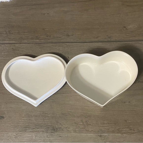 Vintage Garden Delight by Christopher Stuart Heart Shaped Bone China Trinket Box - Picture 4 of 8